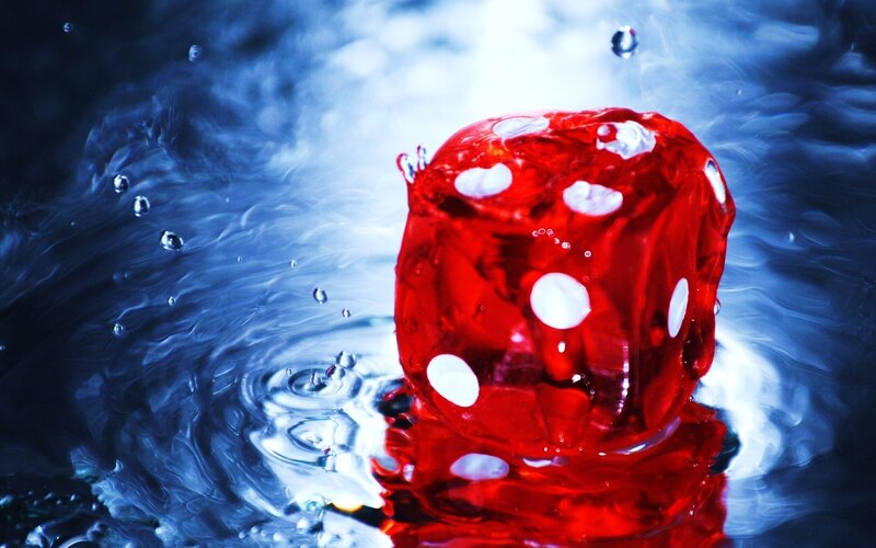 Red Die in Water — Dramatic, Photograph