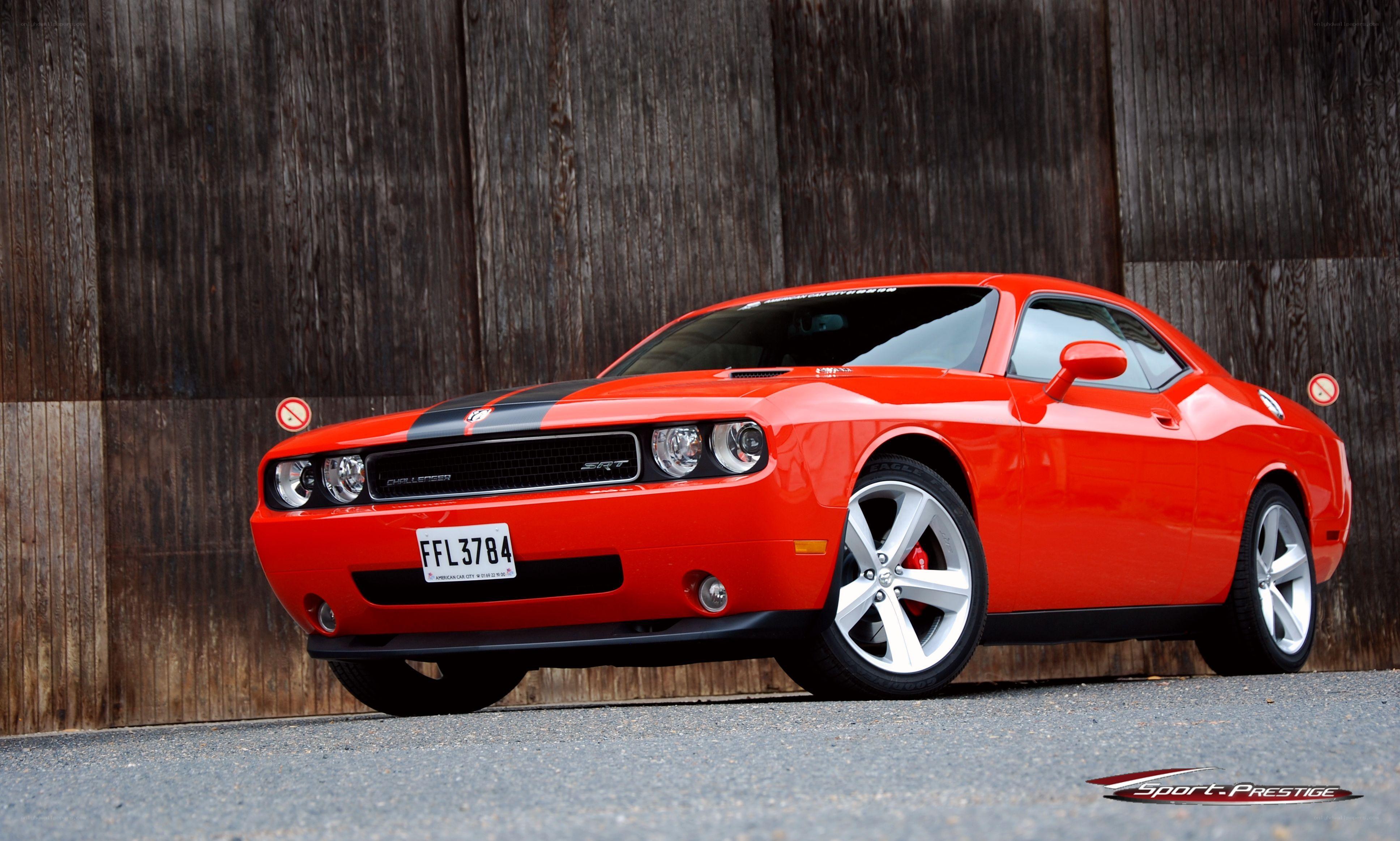 red dodge challenger srt