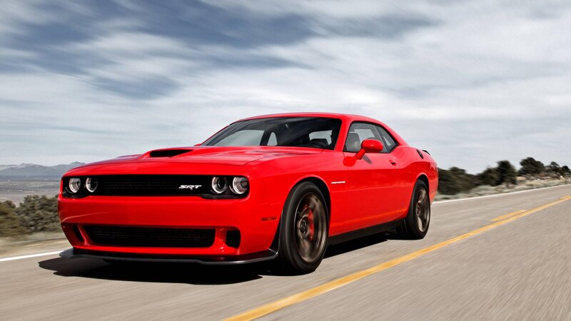 Red Dodge Challenger Srt — Dynamic