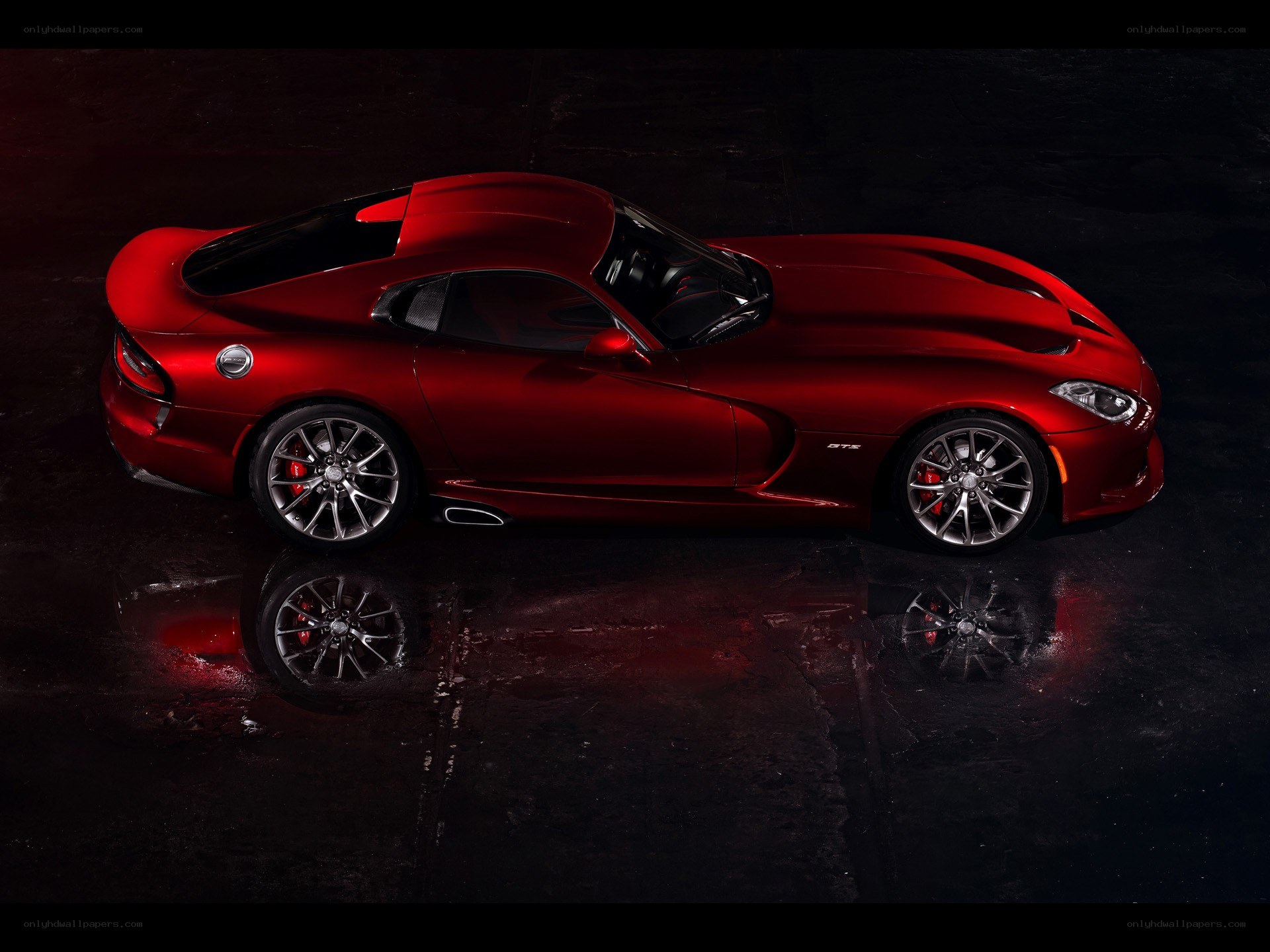 Red Dodge Viper GTS