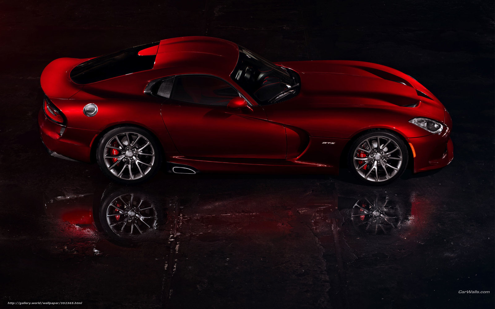 Red Dodge Viper GTS