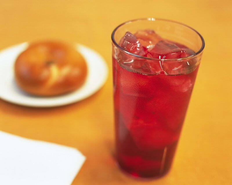 red drink with bagel