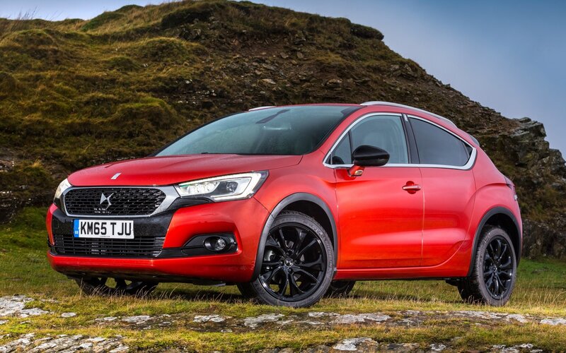 Red DS 4 Crossback car