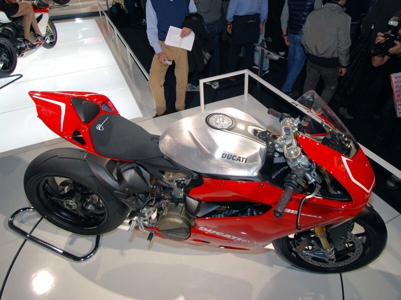 Red Ducati Sportbike — Neutral