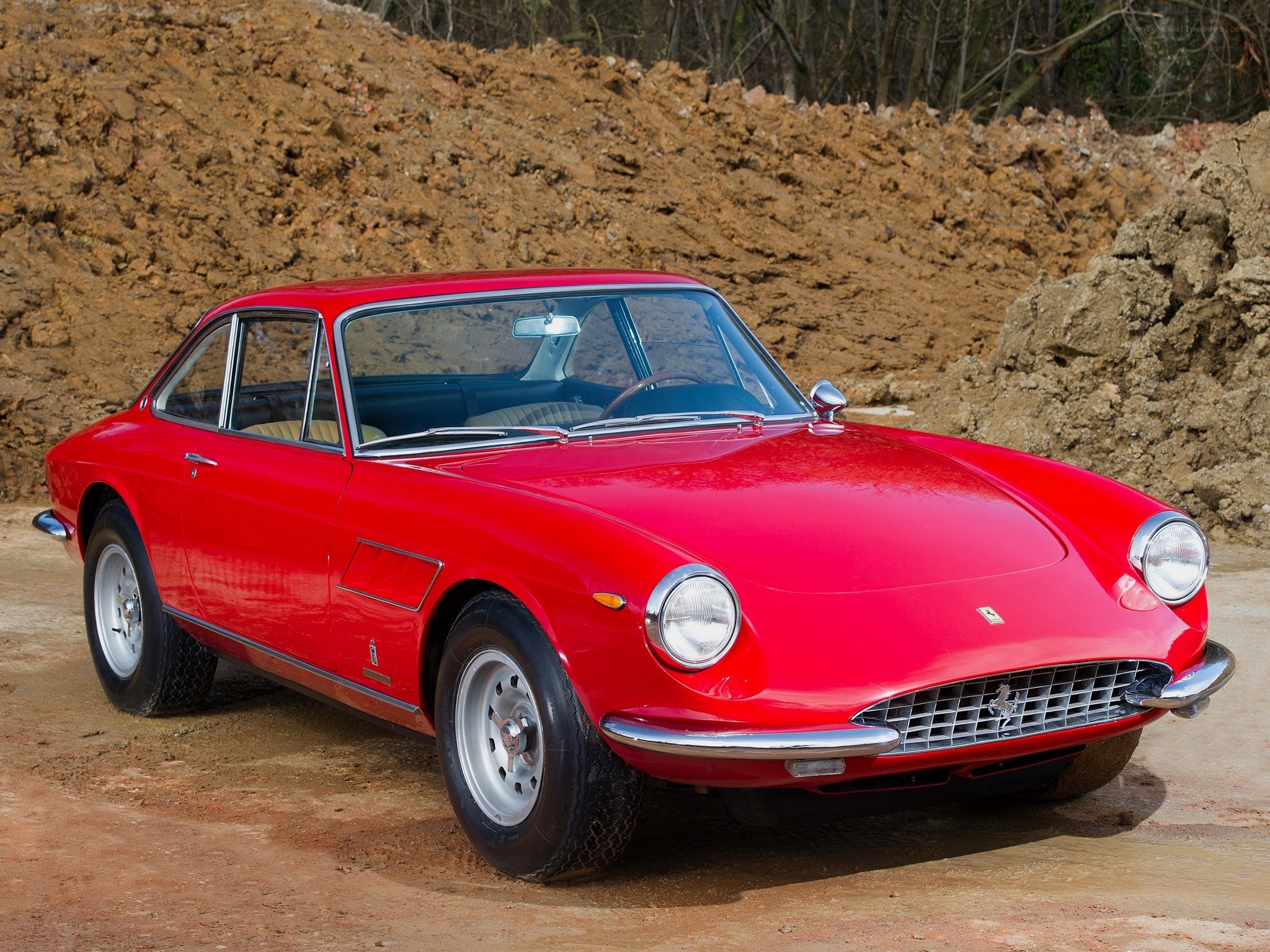 Red Ferrari 275 GTB