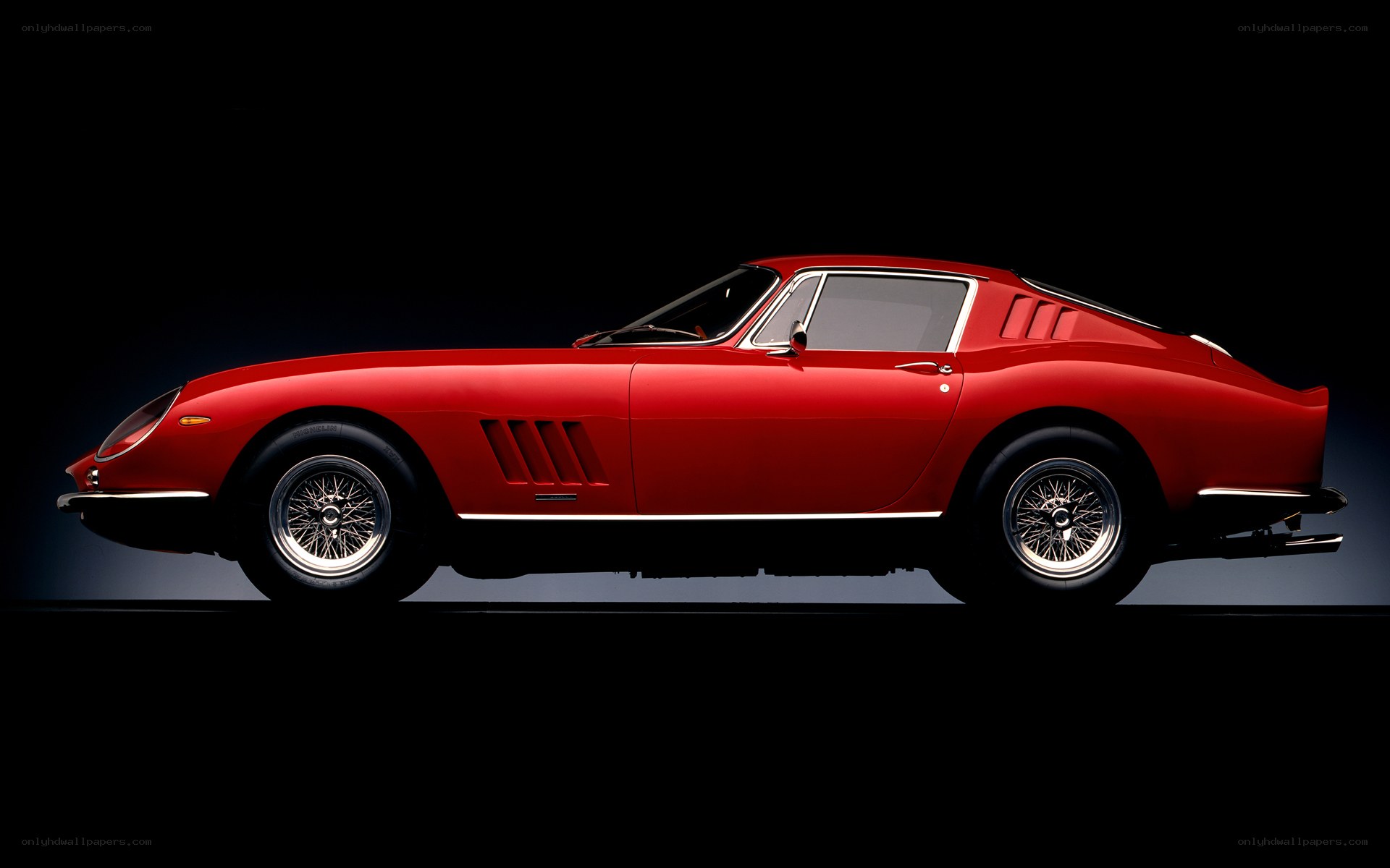 Red Ferrari 275 GTB/4