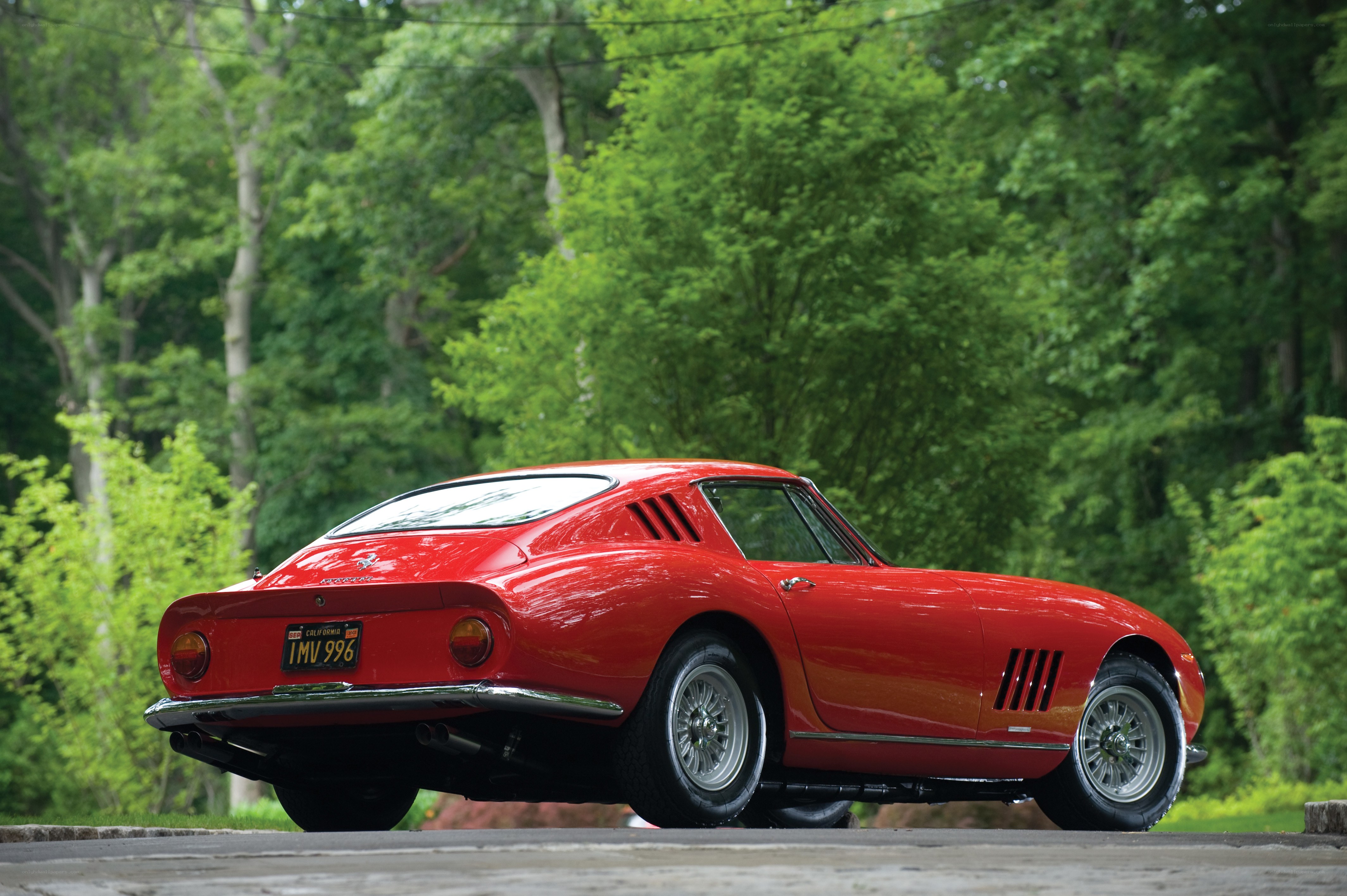 Red Ferrari 275 GTB/4