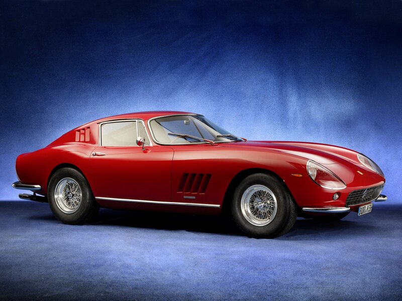 Red Ferrari 275 GTB/4