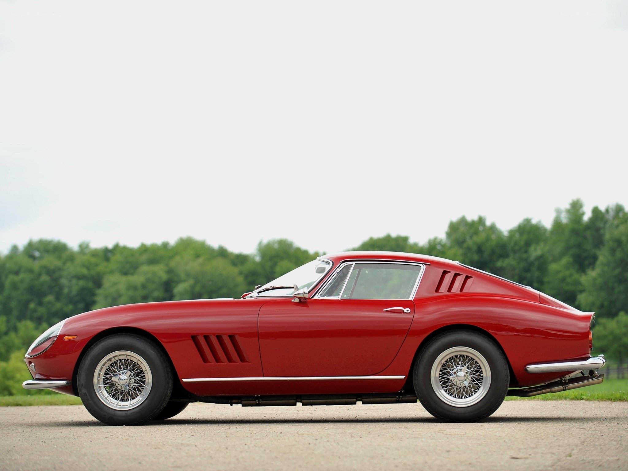 Red Ferrari 275 GTB/4