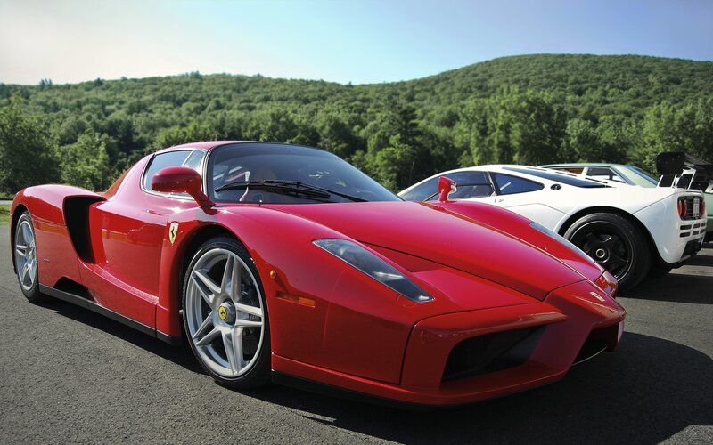 Red Ferrari Enzo and white McLaren