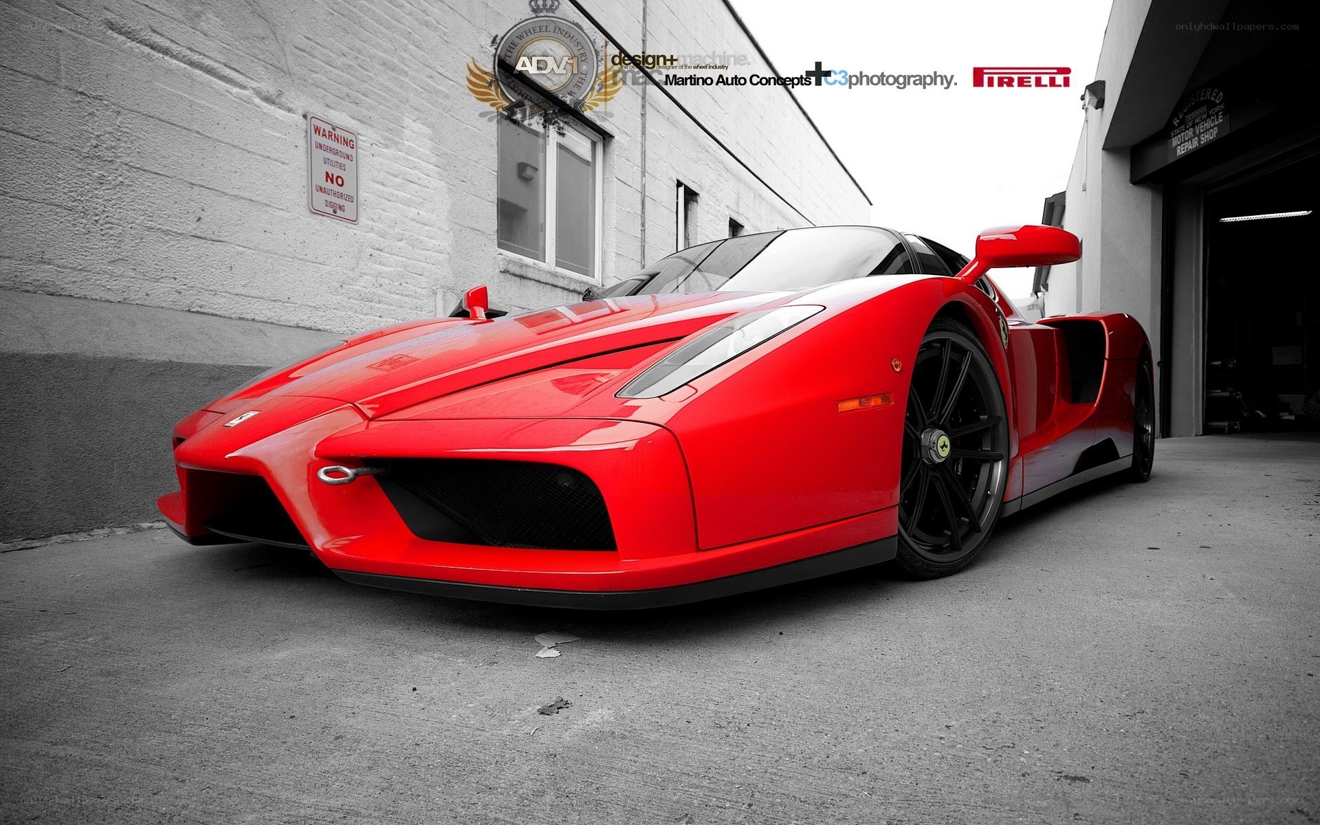 red ferrari enzo car