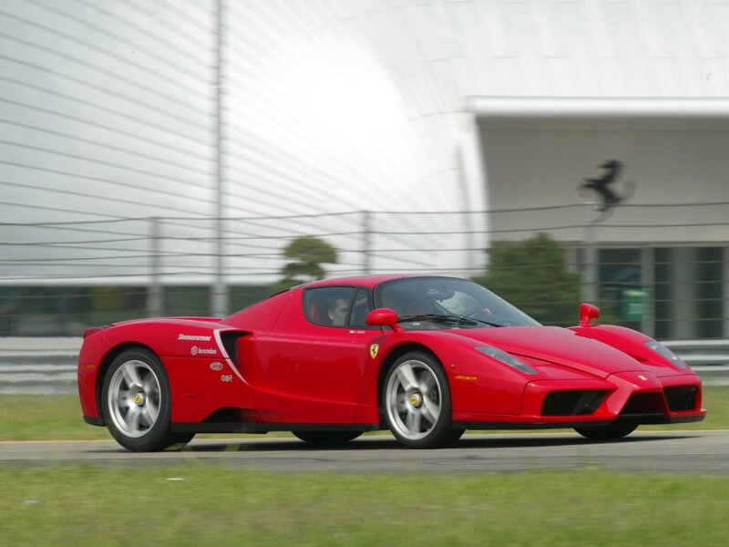 Red Ferrari Enzo — Dynamic