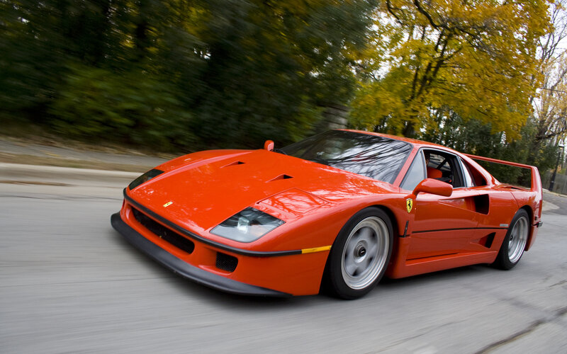 Red Ferrari F40 — Dynamic