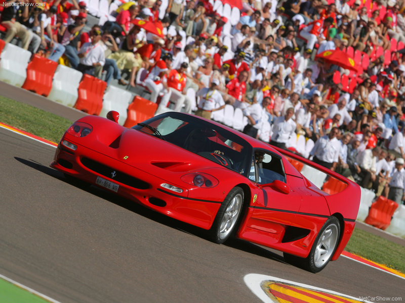 Red Ferrari F50 — Dynamic