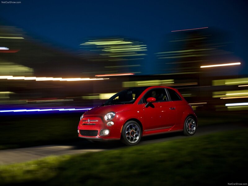 Red Fiat 500 in motion at night