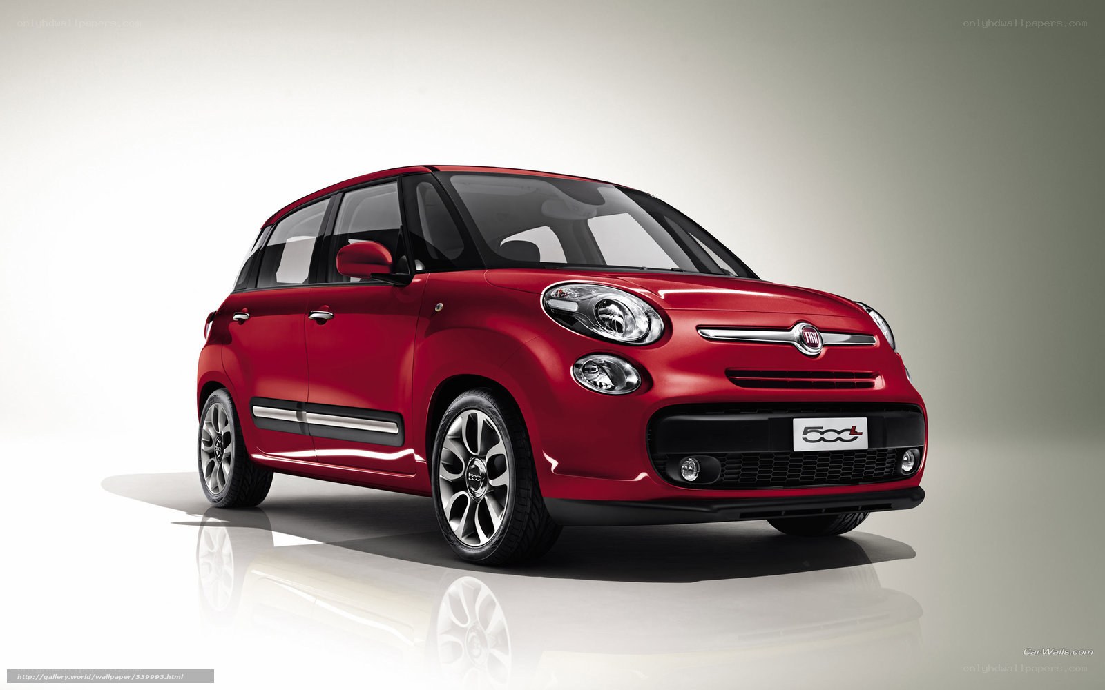 Red Fiat 500L car