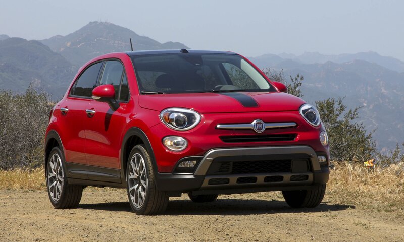 Red Fiat 500x Suv — Outdoor