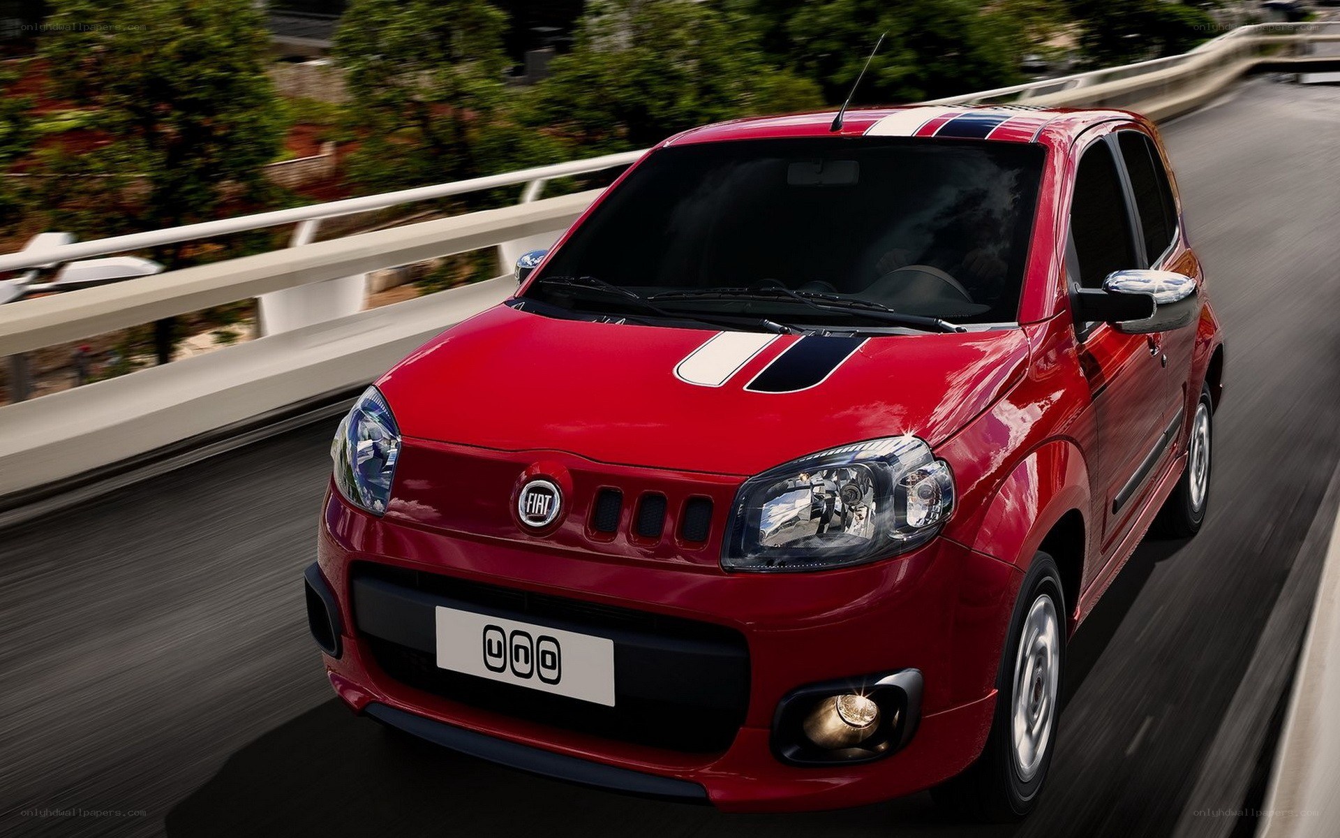 Red Fiat Uno in motion