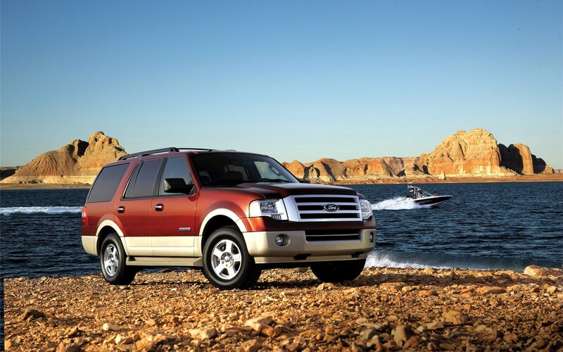 Red Ford Expedition by the lake