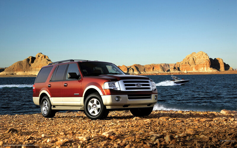 Red Ford Expedition — Serene