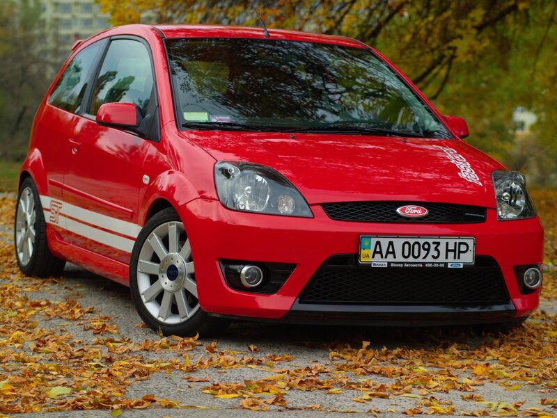 Red Ford Fiesta St — Calm