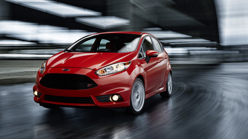Red Ford Fiesta St — Dynamic