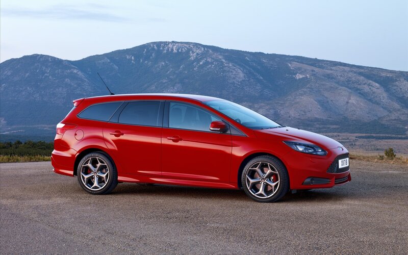 Red Ford Focus Wagon