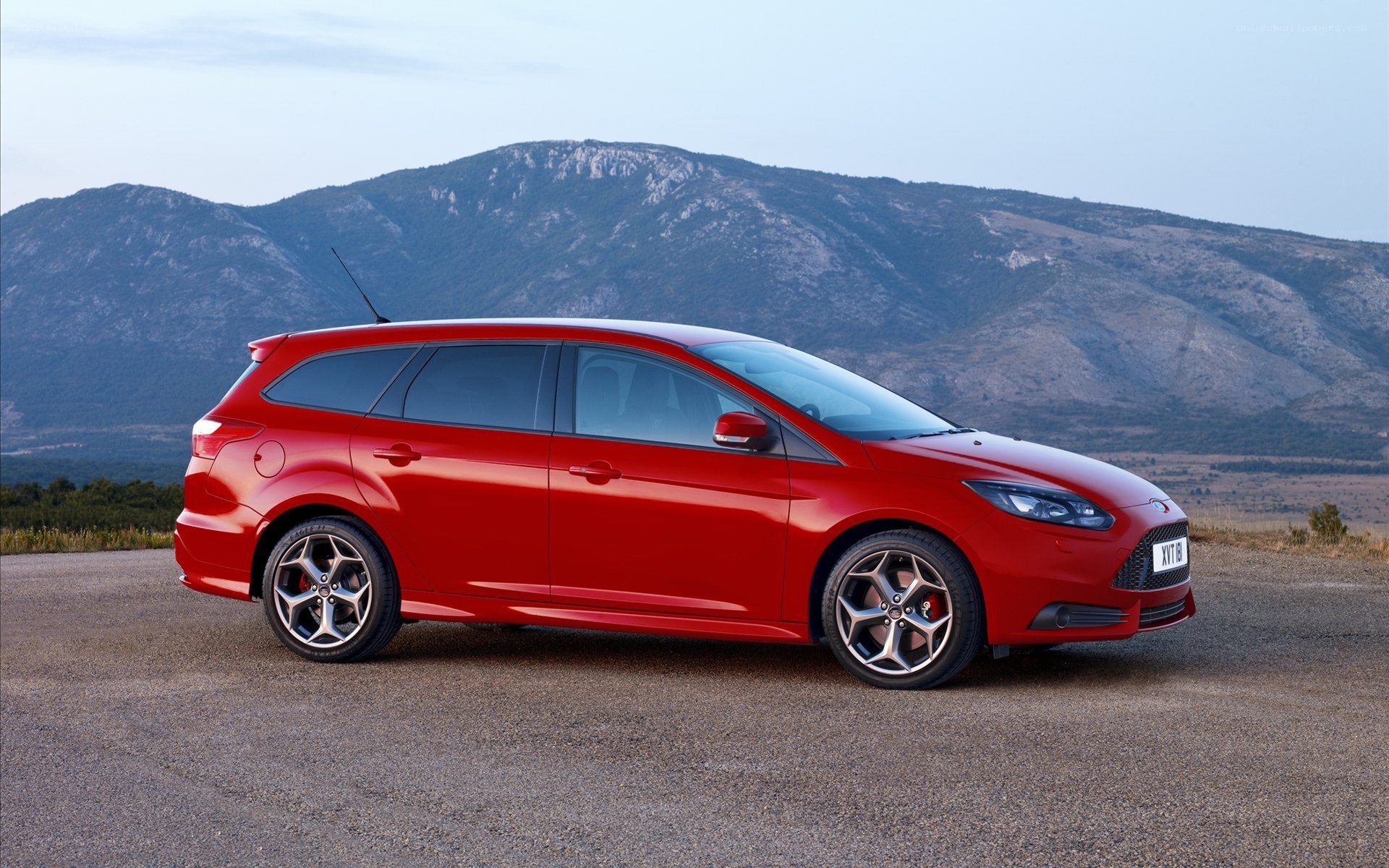 Red Ford Focus Wagon
