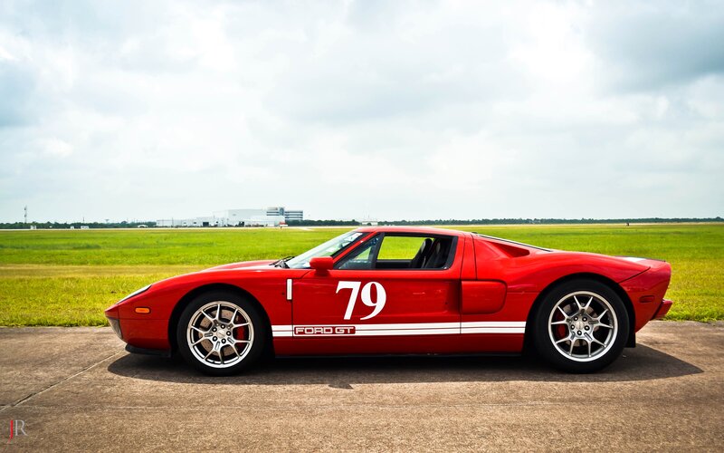 Red Ford GT race car