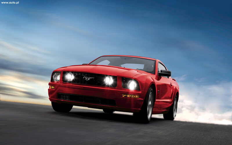 Red Ford Mustang — Dynamic
