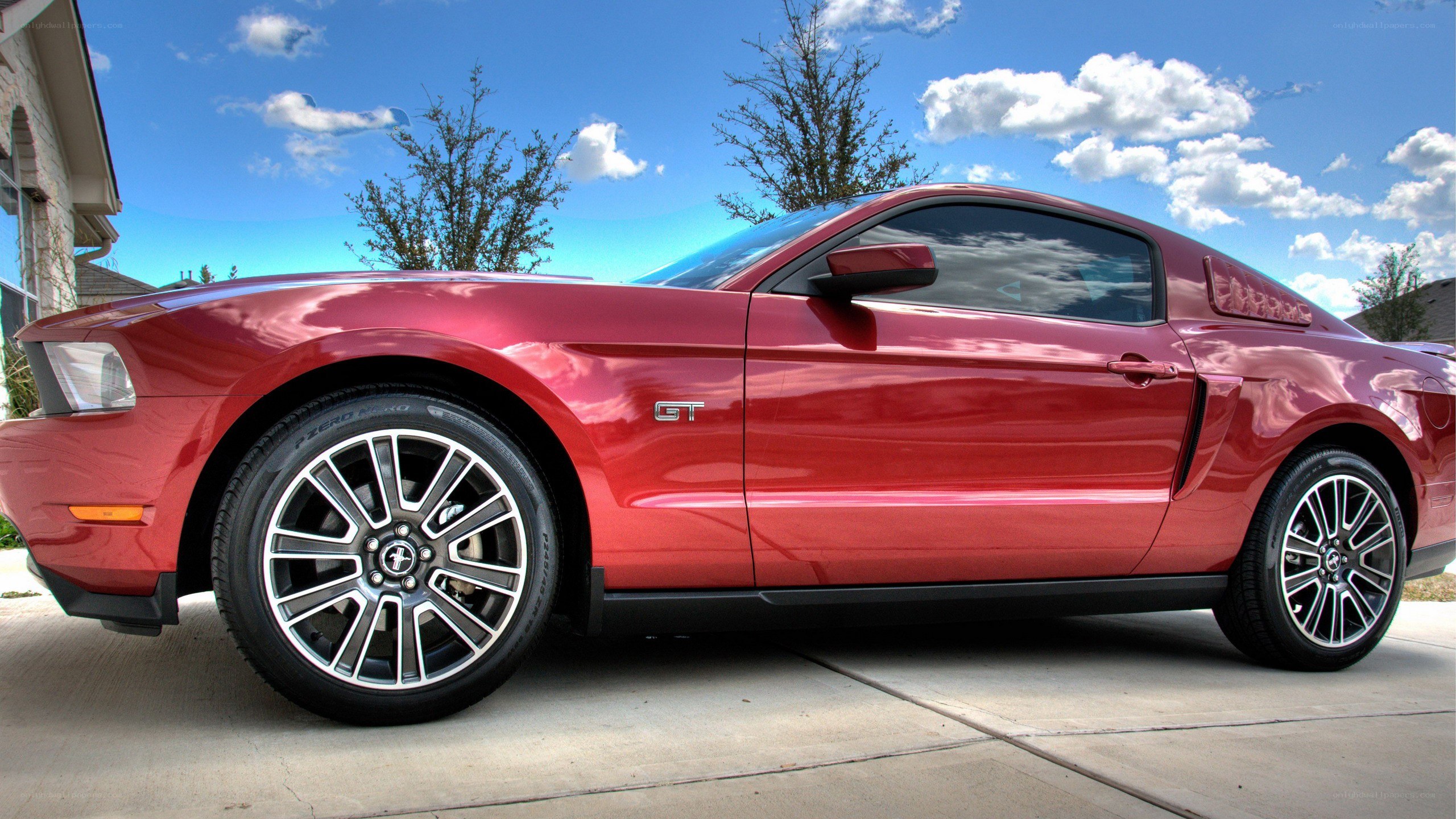Red Ford Mustang GT