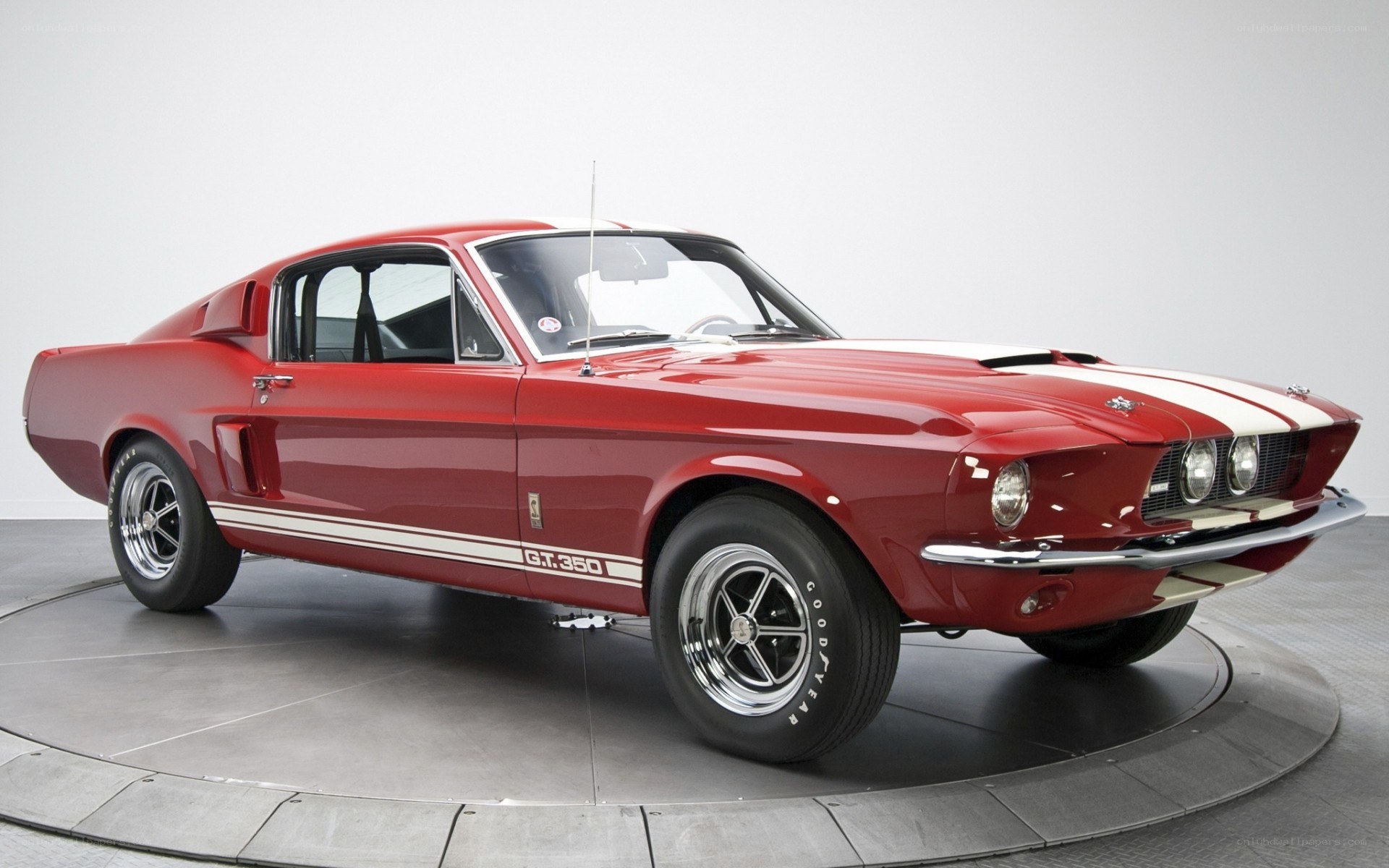 Red Ford Mustang GT350