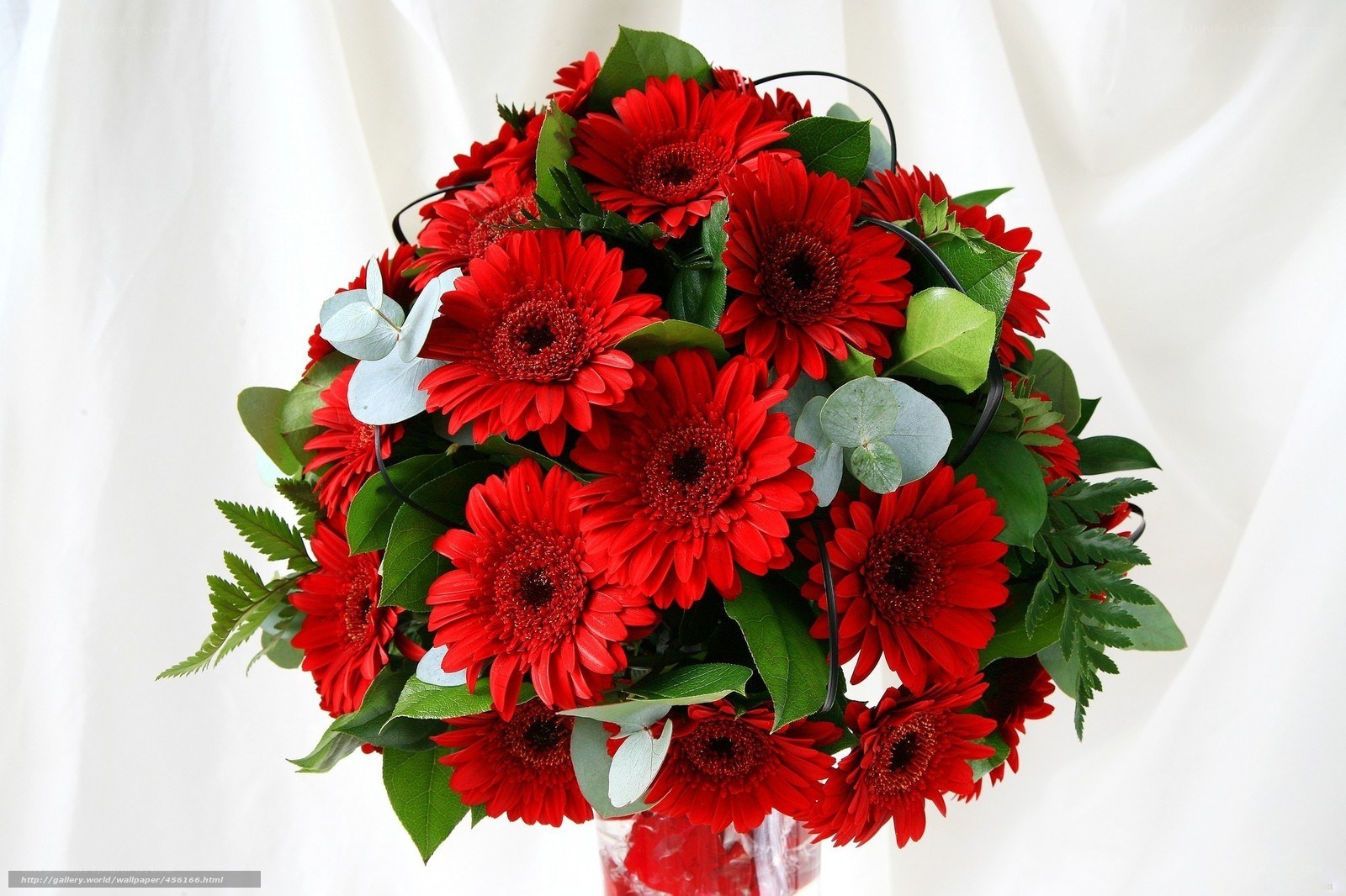 Red gerbera daisy bouquet