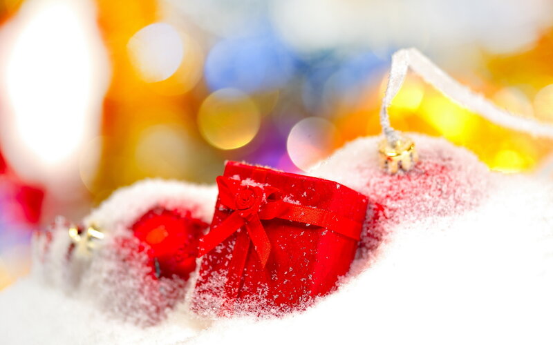 Red Gift Box in Snow — Festive, Winter