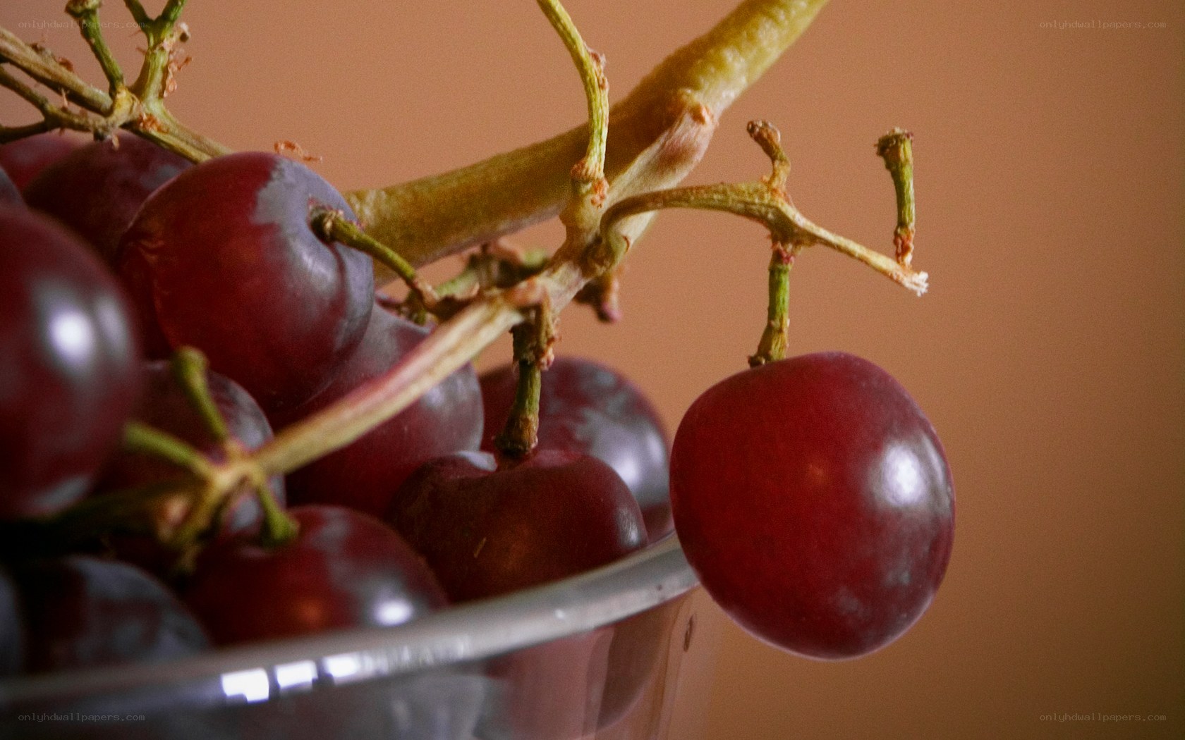 red grapes in a bowl