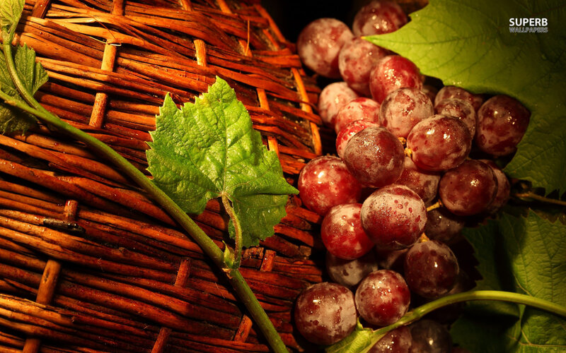 Red Grapes in Basket — Dramatic
