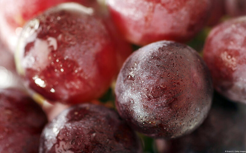 Red Grapes with Water Droplets — Fresh, Photograph