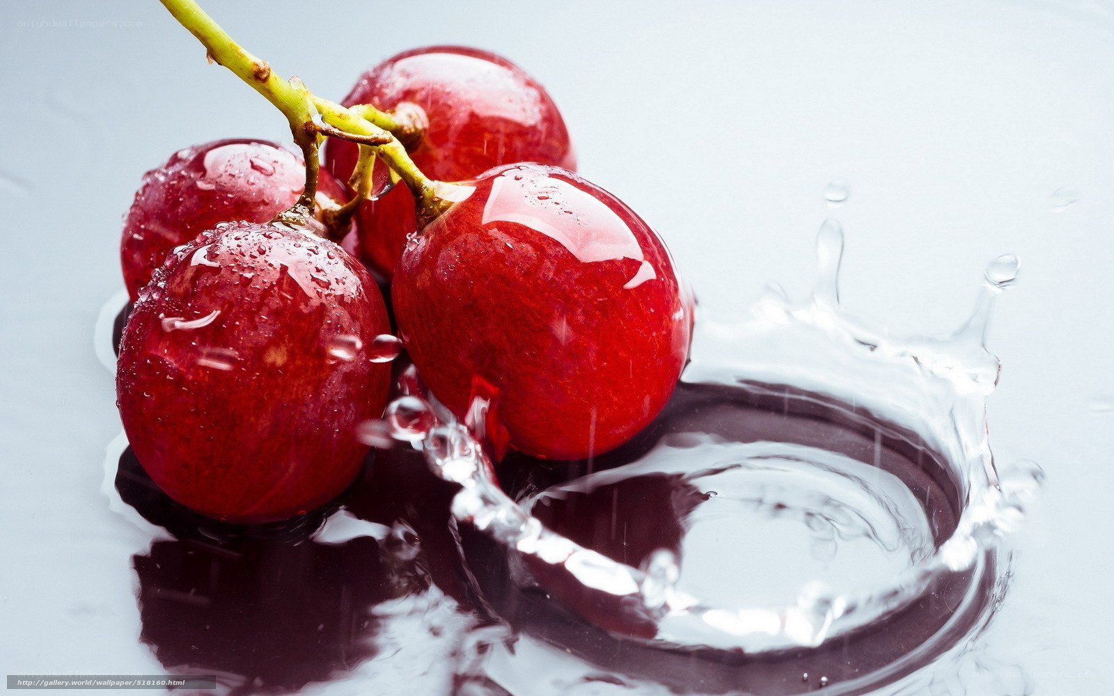 Red grapes with water splash