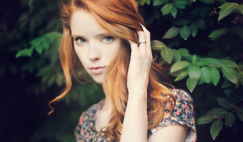 Red-haired Woman in Garden — Red, Calm