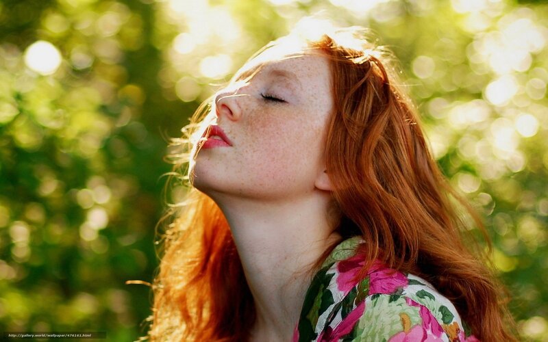 Red-haired Woman in Sunlight — Green