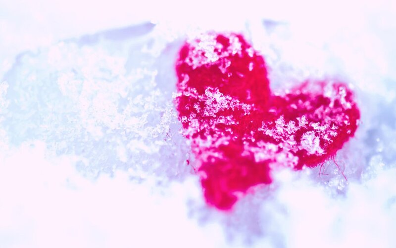 Red Heart in Snow — Calm