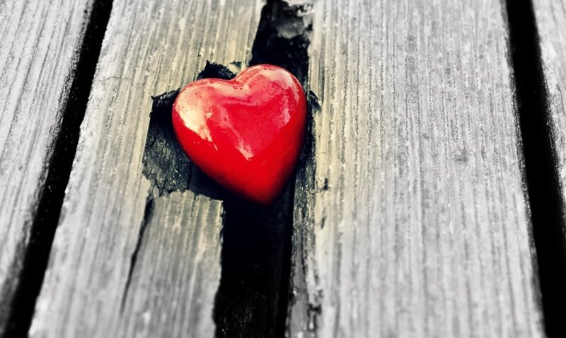 Red Heart on Wood — Dramatic, Photograph, Crack