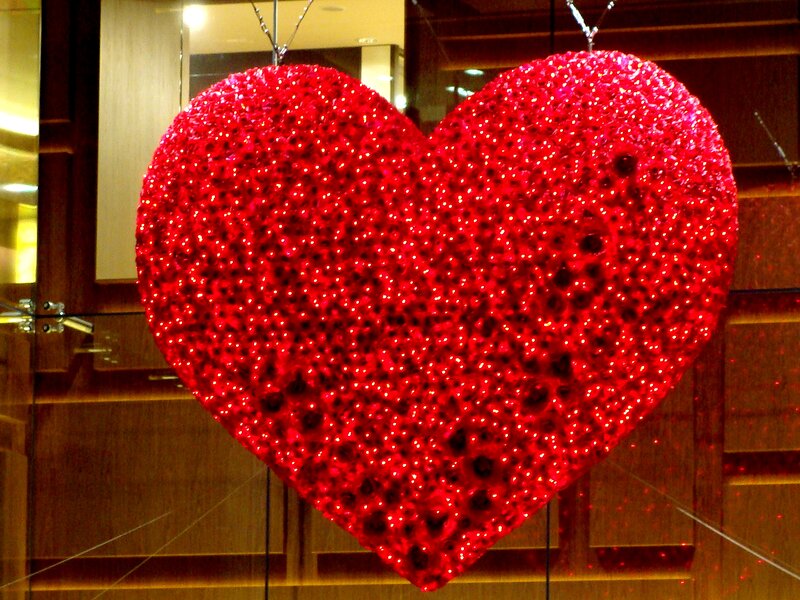 Red Heart Sculpture — Festive
