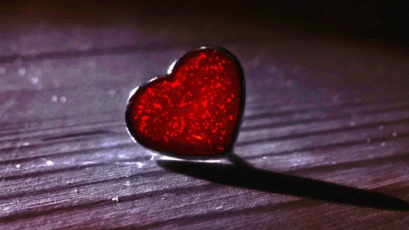 Red Heart-shaped Object — Dramatic, Photograph