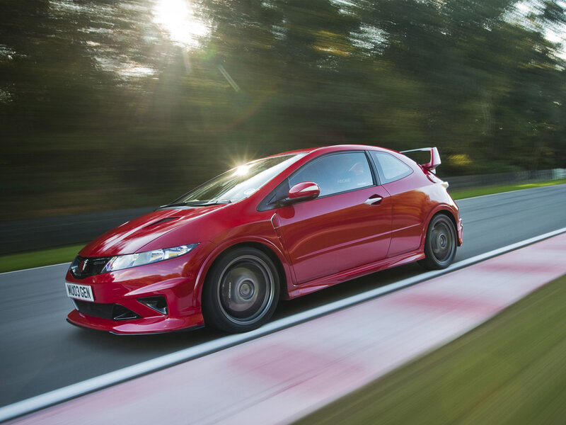 Red Honda Civic Type R — Dynamic