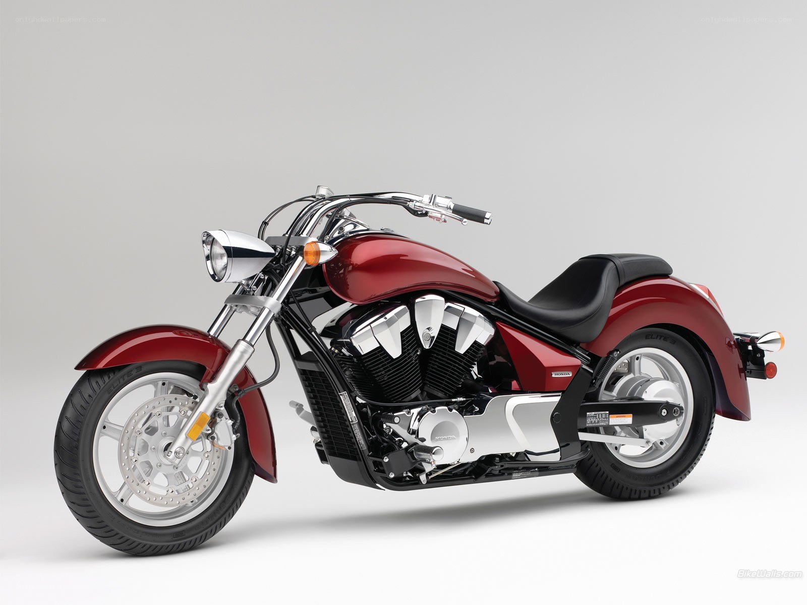 red honda cruiser motorcycle