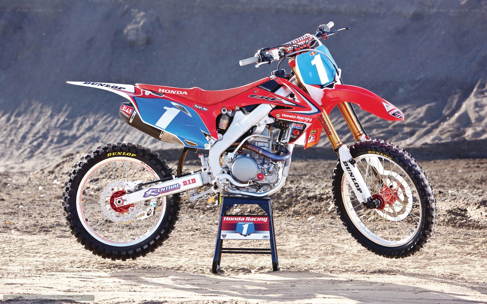 red honda dirt bike