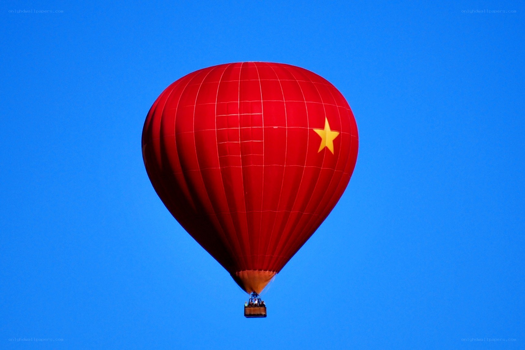 Red hot air balloon with star