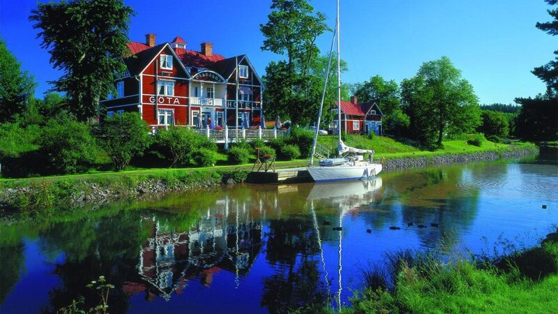Red Hotel by Canal — Blue