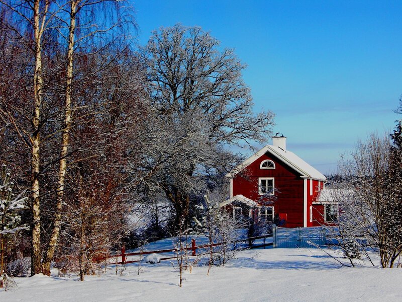 Red House in Snow — Serene